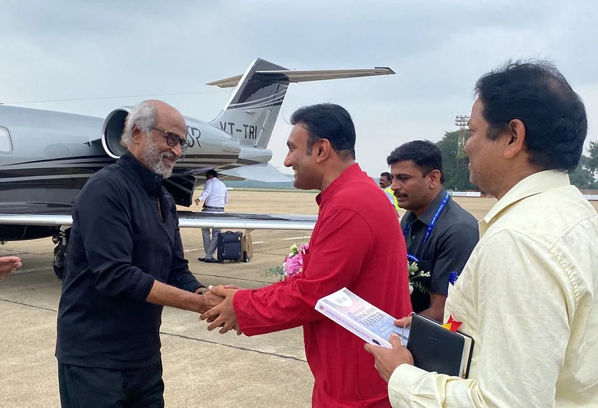 பெங்களூருக்குத் தனி விமானத்தில் சென்ற ரஜினி: காரணம் இதுதான்!