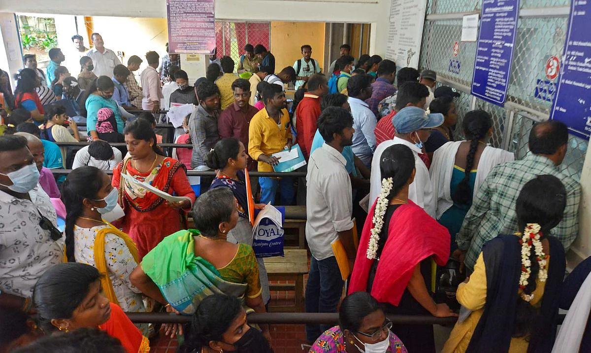 வேலைக்காக காத்திருக்கும் 67.23 லட்சம் பேர்: தமிழக அரசு வெளியிட்ட தகவல்