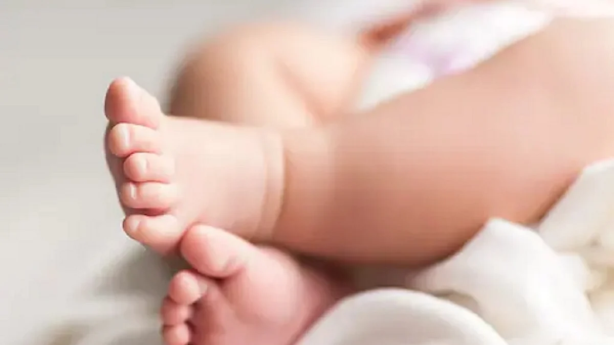 வயிற்றுக்குள் எல்இடி பல்பு: மருத்துவர்களை அதிர்ச்சிக்குள்ளாக்கிய ஒன்றரை வயது குழந்தை
