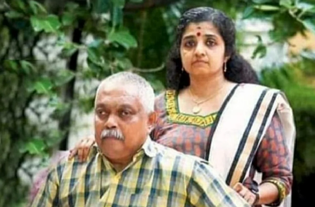 அத்துமீறி வீட்டை உடைத்த போலீஸார்; பத்து சவரன் நகைகள் மாயம்: முன்னாள் எம்.எல்.ஏ மனைவி முதல்வரிடம் புகார்