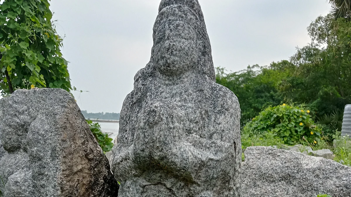 மலைய மன்னரின் சிற்பம்