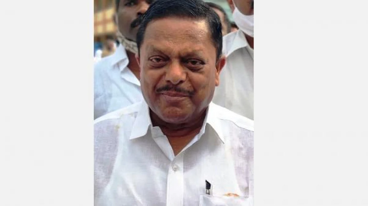 நீலகிரியில் நூலிழையில் உயிர் தப்பிய அமைச்சர்: ஆய்வுக்குச் சென்ற இடத்தில் நடந்தது என்ன?