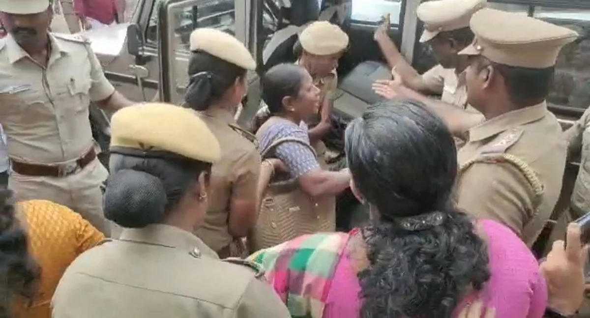தமிழக டிஜிபி அலுவலகத்தை மாதர் சங்கத்தினர் முற்றுகையிட முயற்சி: போலீஸார் தடுத்ததால் சாலைமறியல்
