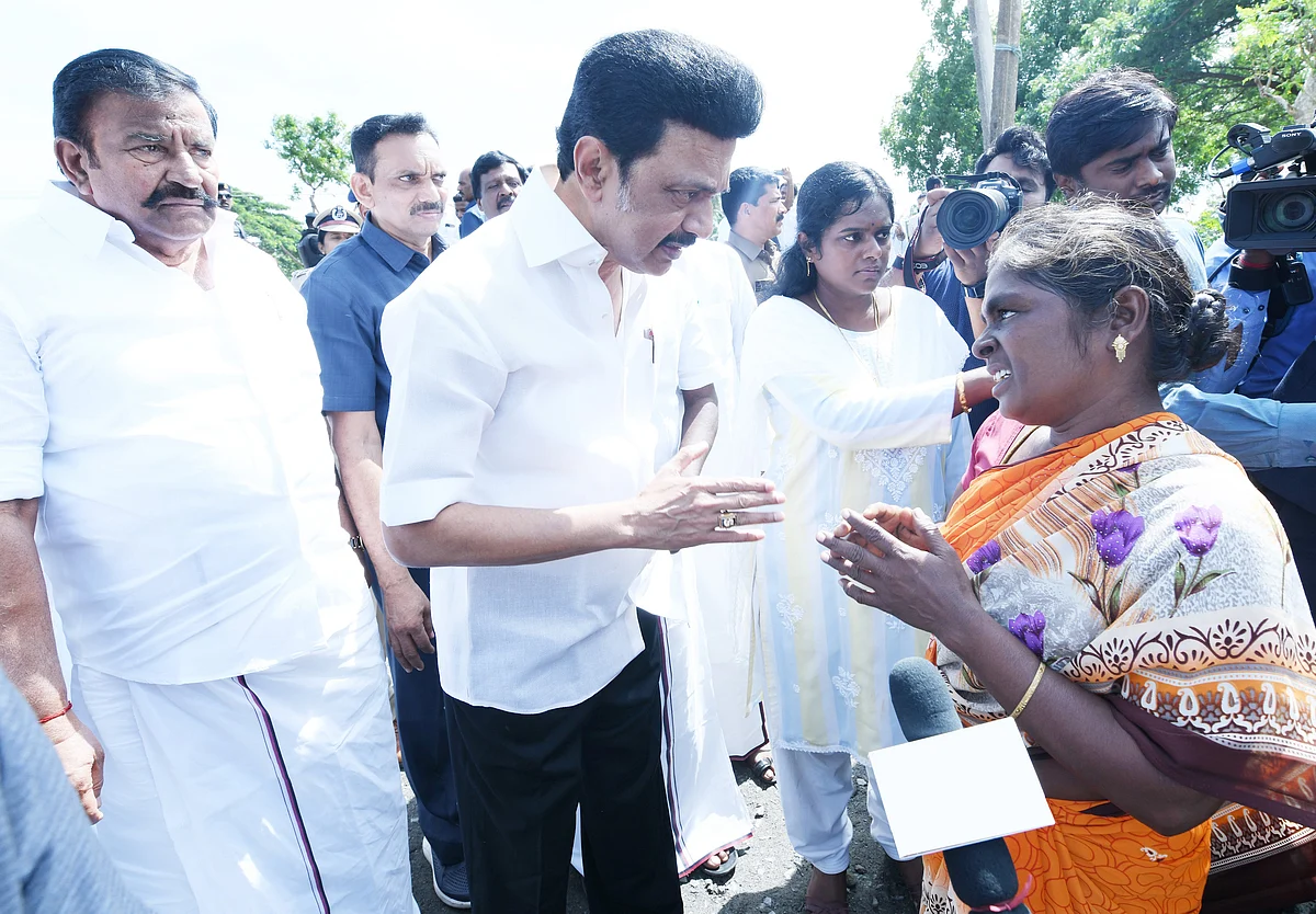 சீர்காழி மழை வெள்ள பாதிப்பு: குடும்ப அட்டைதாரர்களுக்கு ரூ.1000 நிவாரணம்!