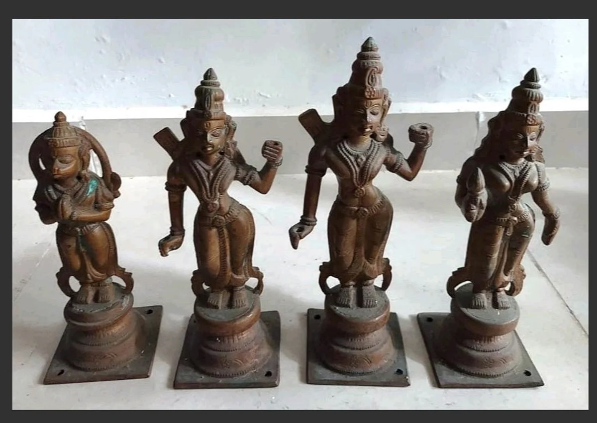 சென்னையில் மீட்கப்பட்ட பல கோடி மதிப்பிலான 15 பழமையான சிலைகள்: கோயில்களில் திருடப்பட்டதா?