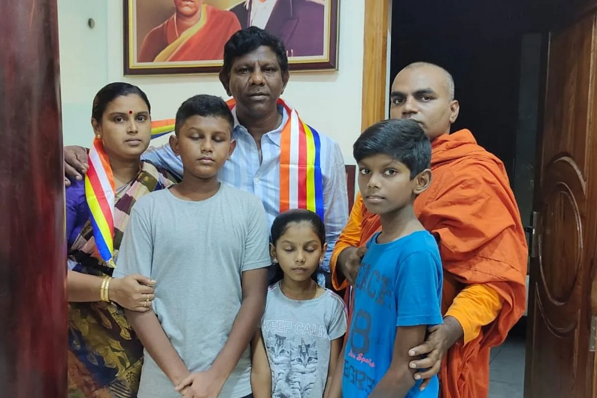 குடும்பத்துடன் புத்த மதத்திற்கு மாறினார் நடிகர் சாய் தீனா!