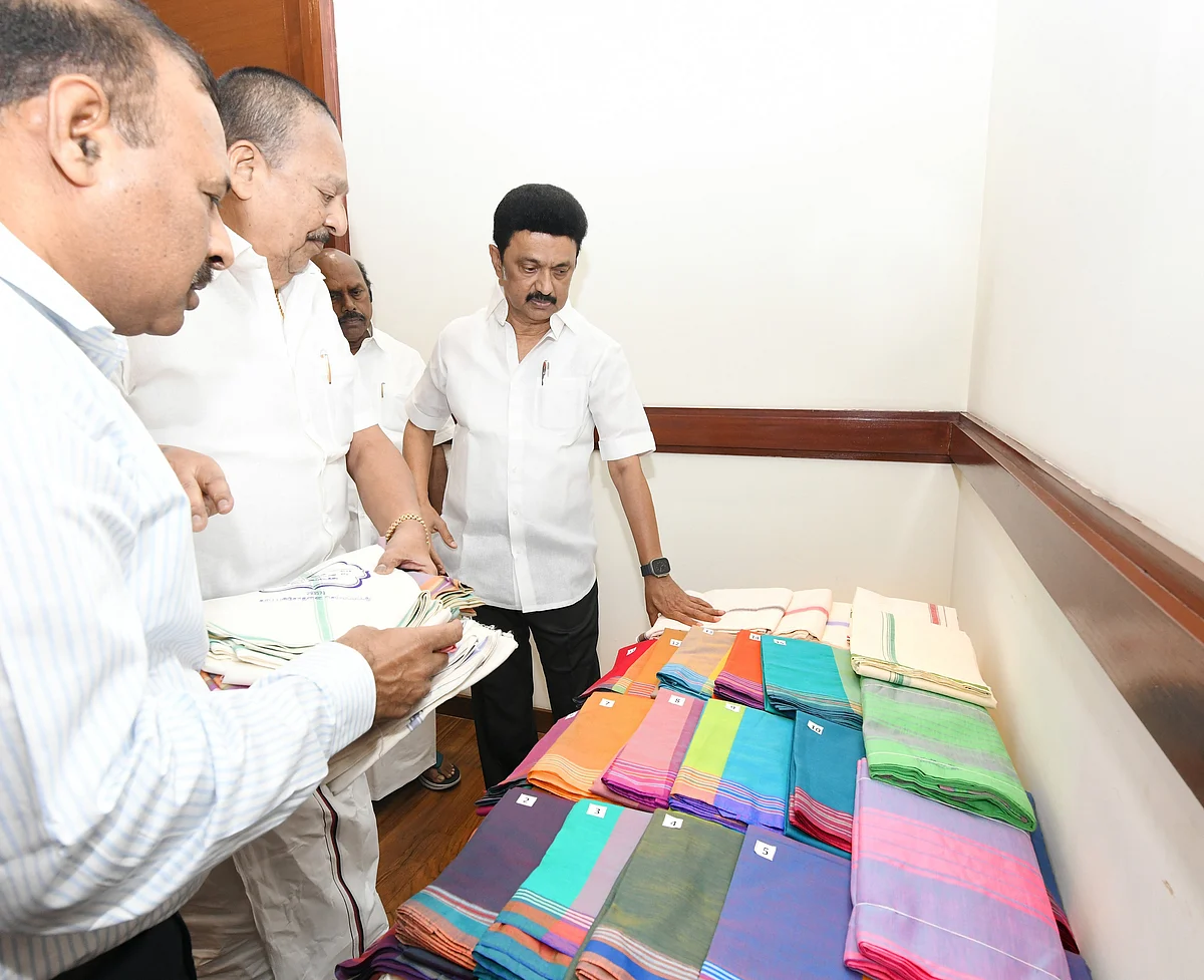 15 டிசைனில் சேலை, 5 டிசைனில் வேட்டி: மக்களுக்கு வழங்கப்படுகிறது பொங்கல் பரிசு!