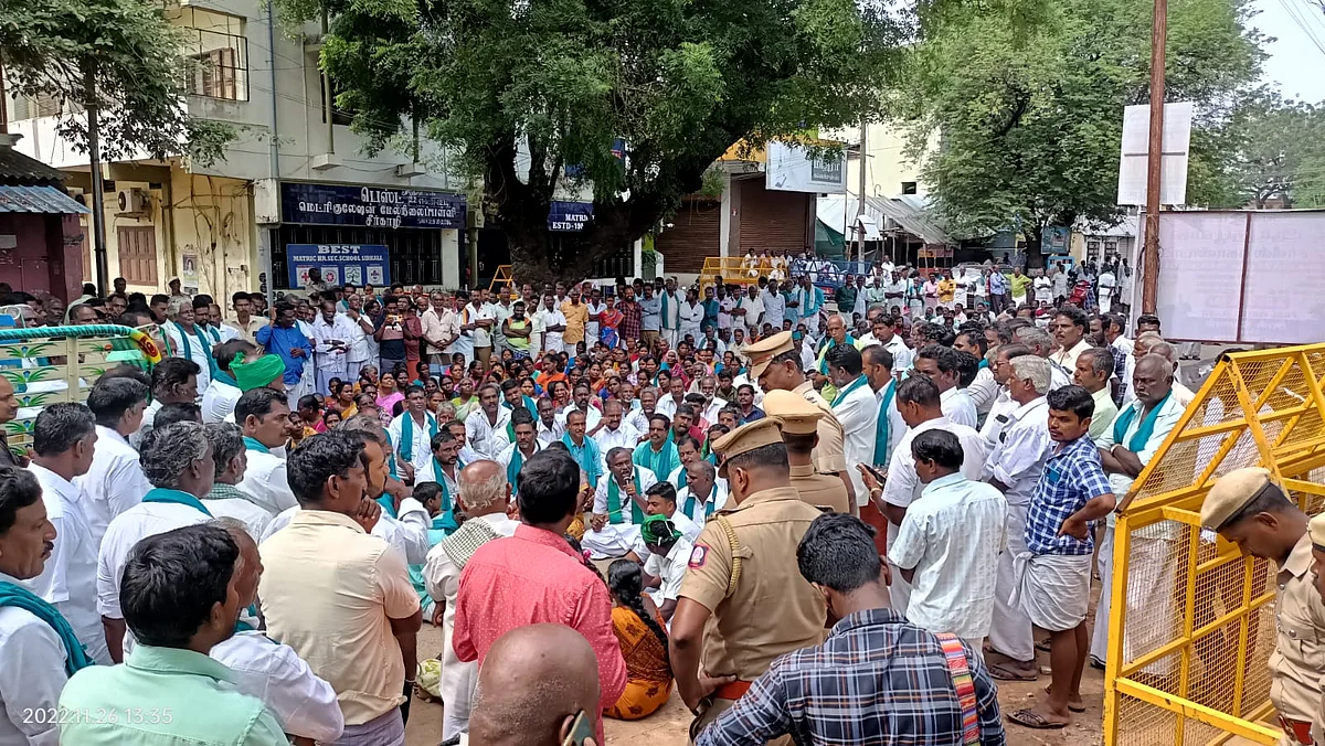 விவசாயிகள் சாலை மறியல்