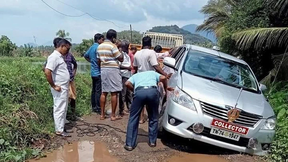 சேற்றில் சிக்கி சரிந்த குமரி ஆட்சியர் கார்; வைரலாகும் புகைப்படம்: எங்கள் நிலை தெரிகிறதா? என நெட்டிசன்கள் காட்டம்