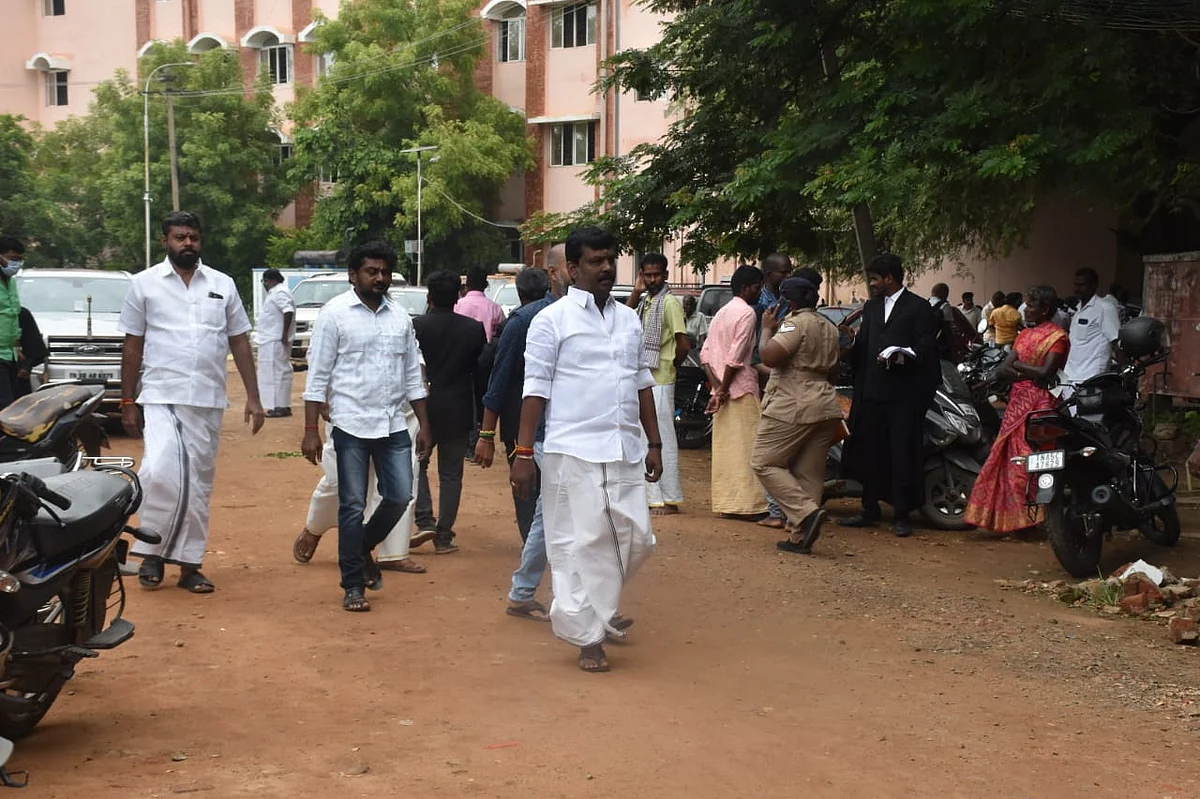 ஆஜராக வந்தவர்கள்