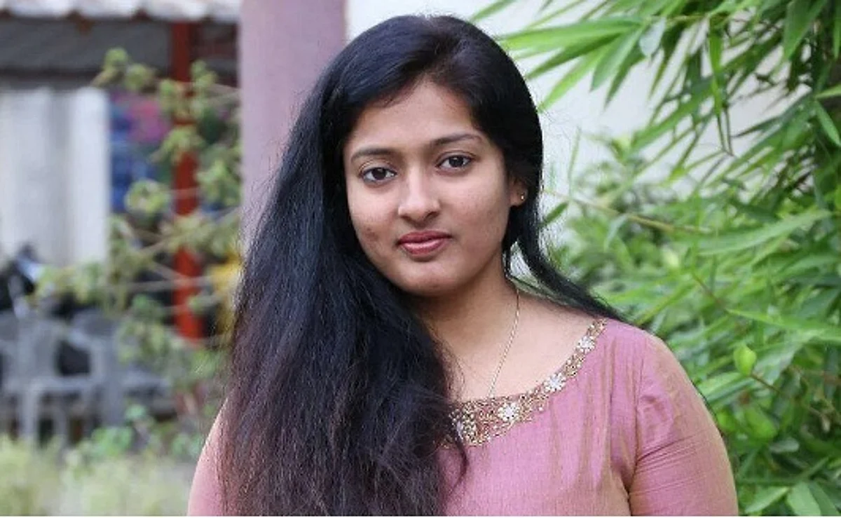 சபரீசனை சந்தித்தது ஏன்?- பாஜக நிர்வாகி எழுப்பிய கேள்விக்கு காயத்ரி ரகுராம் பதில்