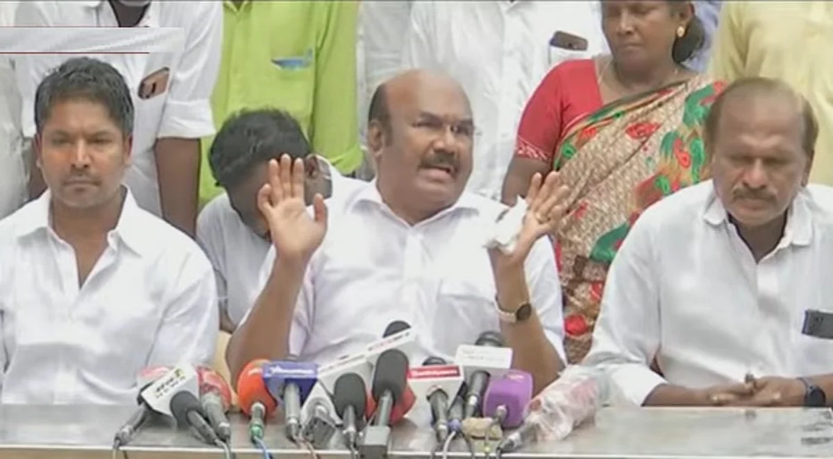 `அண்ணன் எடப்பாடி ஆட்சியில் 3 இடங்களில் தான் தண்ணீர் தேங்கியது'- சொல்கிறார் ஜெயக்குமார்