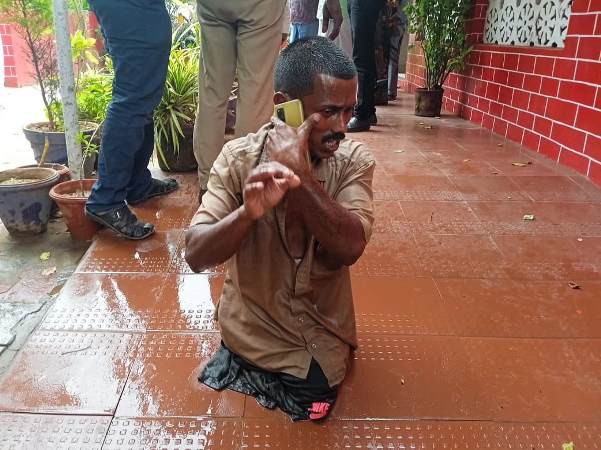 `மனைவி, பிள்ளைகளை வைத்து வருமானமின்றி சிரமப்படுகிறேன்'- தற்கொலைக்கு முயன்ற மாற்றுத்திறனாளி கண்ணீர்