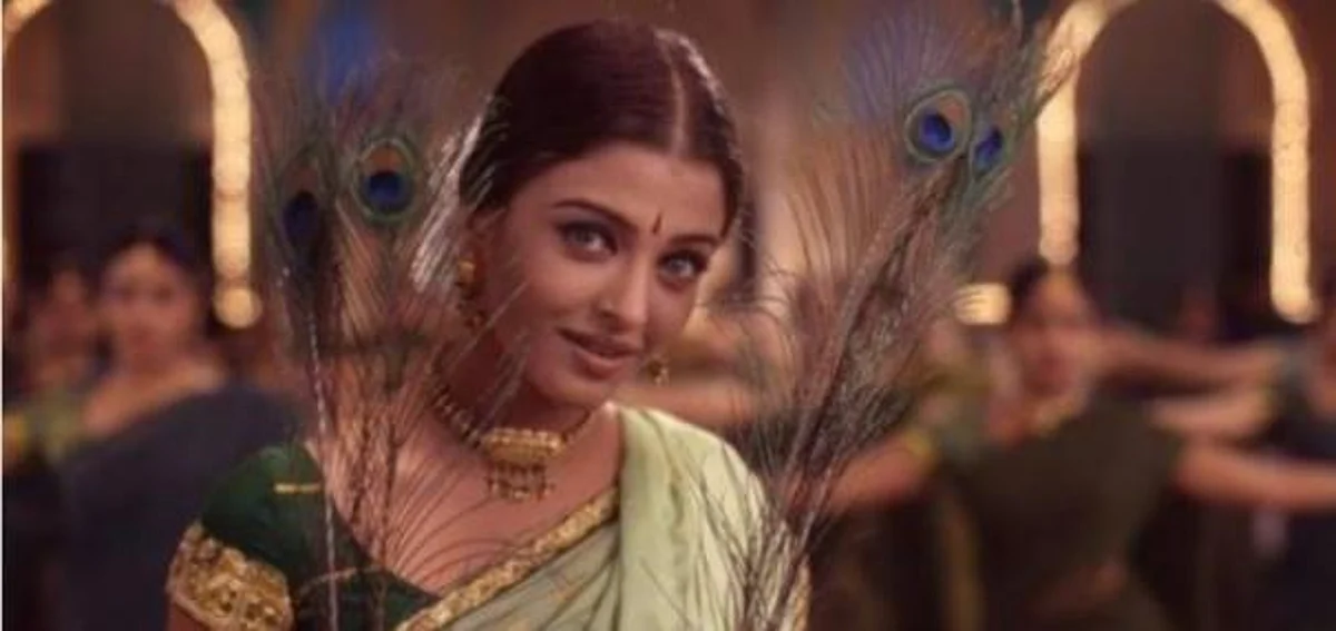 நடிகை ஐஸ்வர்யா ராய் பெயரில் போலி பாஸ்போர்ட்: பிடிபட்ட 3 வெளிநாட்டினரிடம் கத்தை, கத்தையாக கள்ளநோட்டுகள்