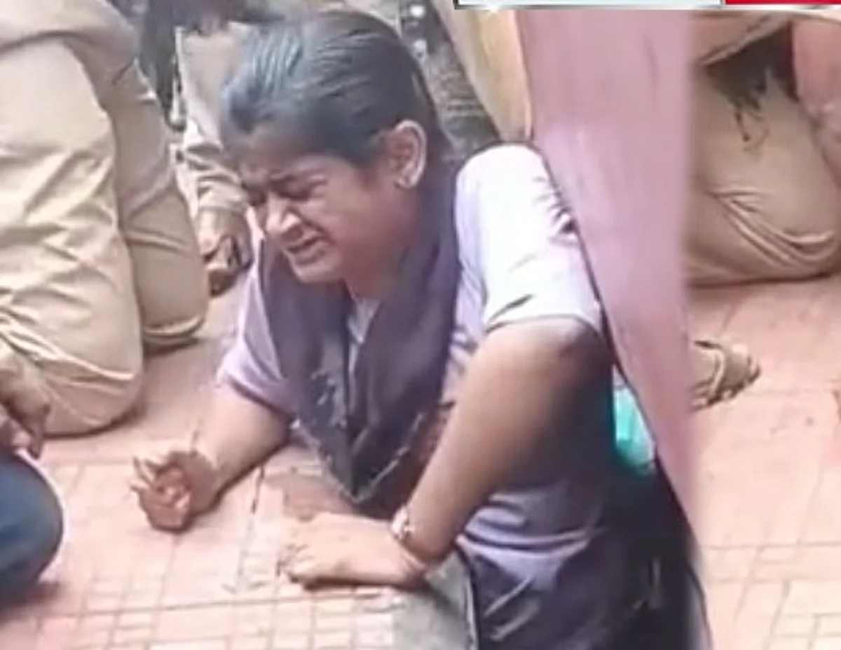 ரயிலுக்கும் நடைமேடைக்கும் இடையே சிக்கிய மாணவி: ஒன்றரை மணி நேர போராட்டத்துக்கு பிறகு நடந்த துயரம்