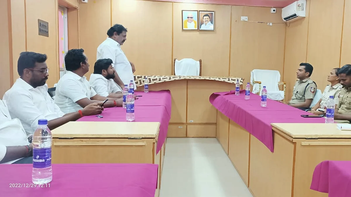 வாகனங்கள் அதிகரிப்பால் போக்குவரத்து நெரிசல்: ராமேஸ்வரம் நகரில் ஒரு வழிப்பாதை நாளை அமல்