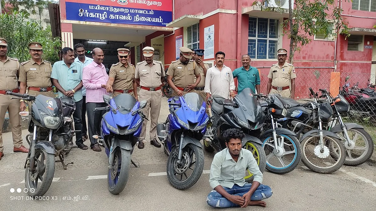 பறிமுதல் செய்யப்பட்ட இருசக்கர வாகனங்கள்