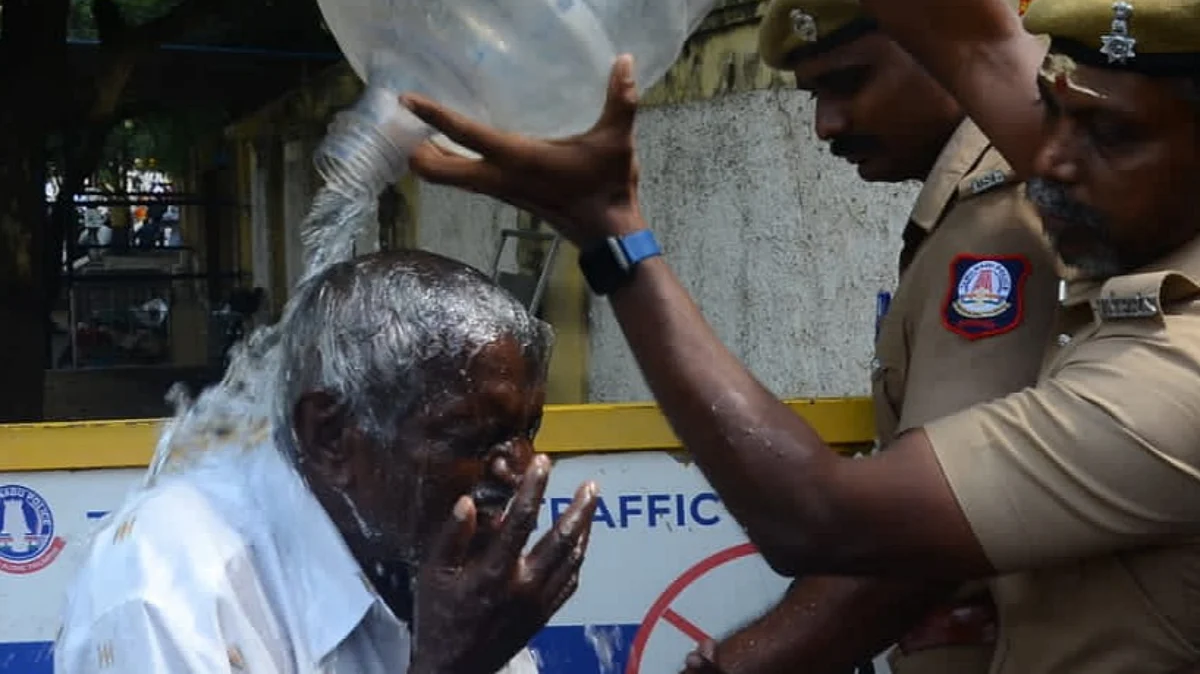 அடுத்தடுத்து தீக்குளிக்க முயற்சி: நெல்லை ஆட்சியர் அலுவலகத்தை பதறவைத்த சம்பவம்