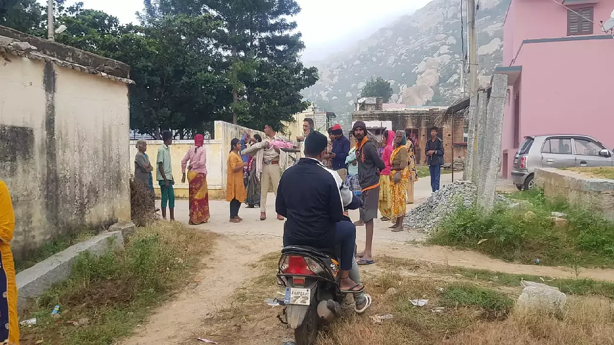 பெட்ரோலை ஊற்றி 2 குழந்தைகளை எரித்த தாய்: கோலாரில் நடந்தது என்ன?