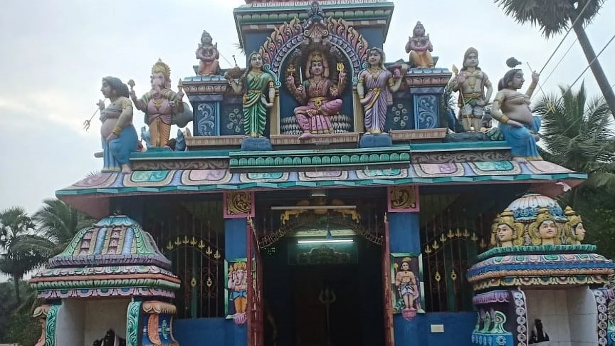 பூட்டு போடப்பட்ட அம்மன் கோயில்