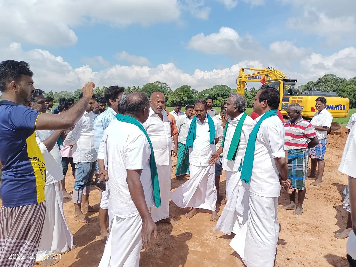 விளைநிலங்களை அழித்து தஞ்சை கண்டியூர் சுற்றுச்சாலை: தடுத்து நிறுத்திய விவசாயிகள்