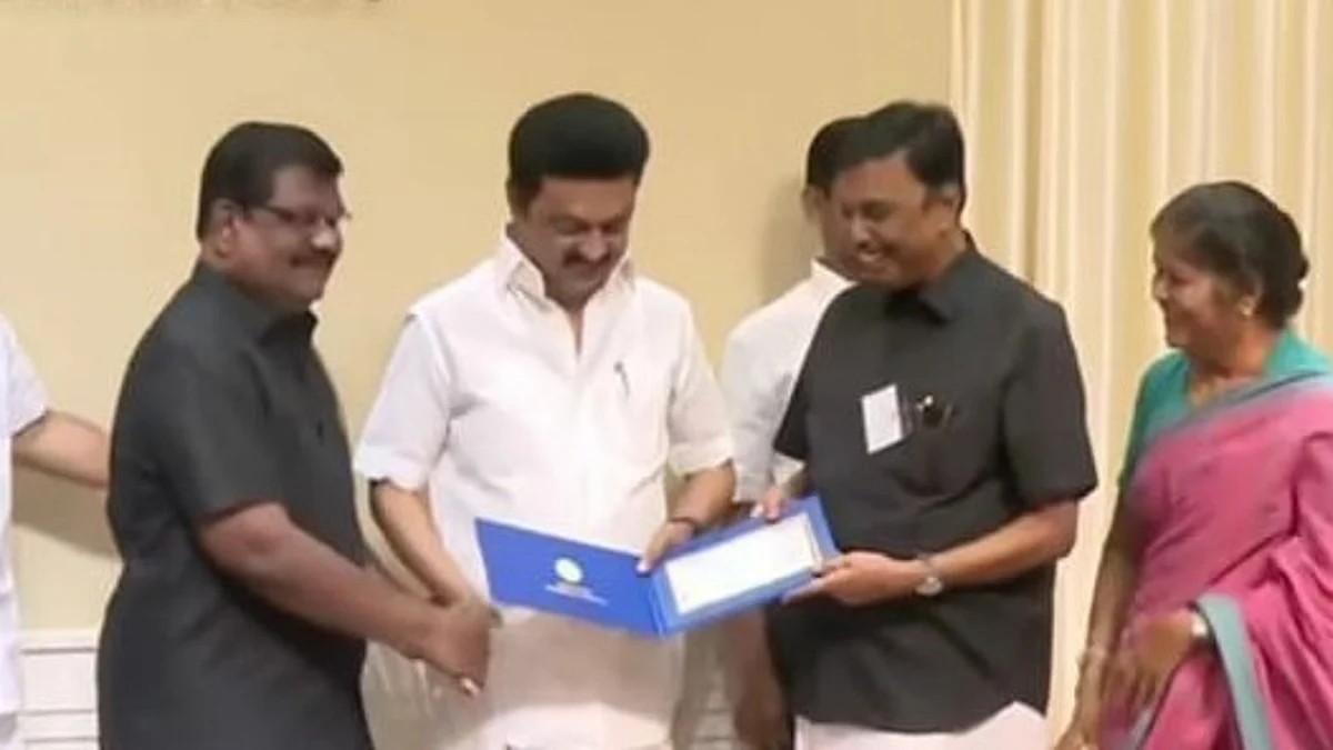 தமிழறிஞர்களின் நூல்கள் நாட்டுடைமை: 1 கோடி உரிமைத் தொகை வழங்கினார் முதல்வர்
