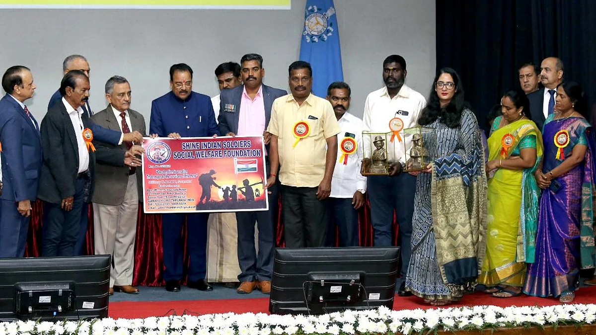 பிபின் ராவத் நினைவு தினத்தில் ஐம்பொன் திருவுருவ சிலை: முப்படையினர் அஞ்சலி