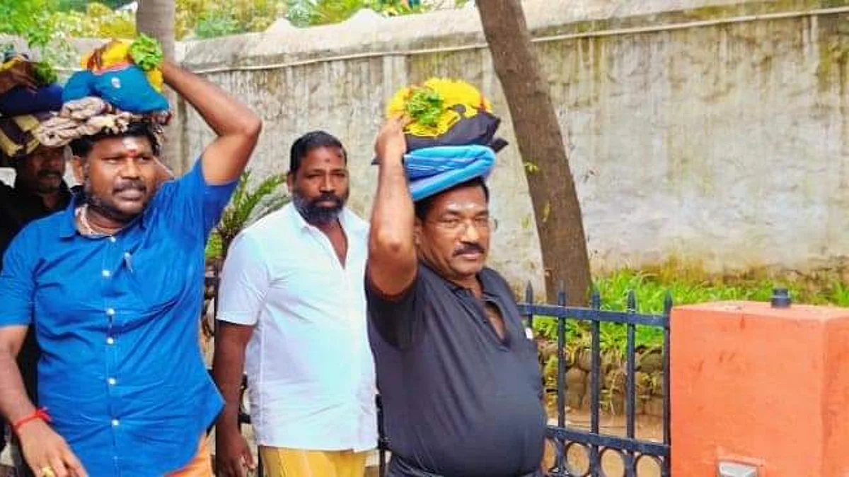 சபரிமலை யாத்திரையில் மகேஷ்...