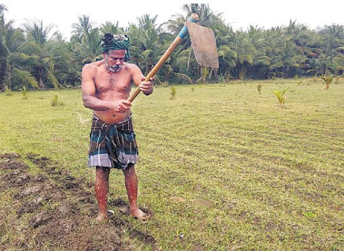 மண்வெட்டி, அரிவாளுக்கு ஜிஎஸ்டி கிடையாது; ஆனால் இந்த பொருட்களுக்கு உண்டு: மத்திய அரசு புதுத்தகவல்