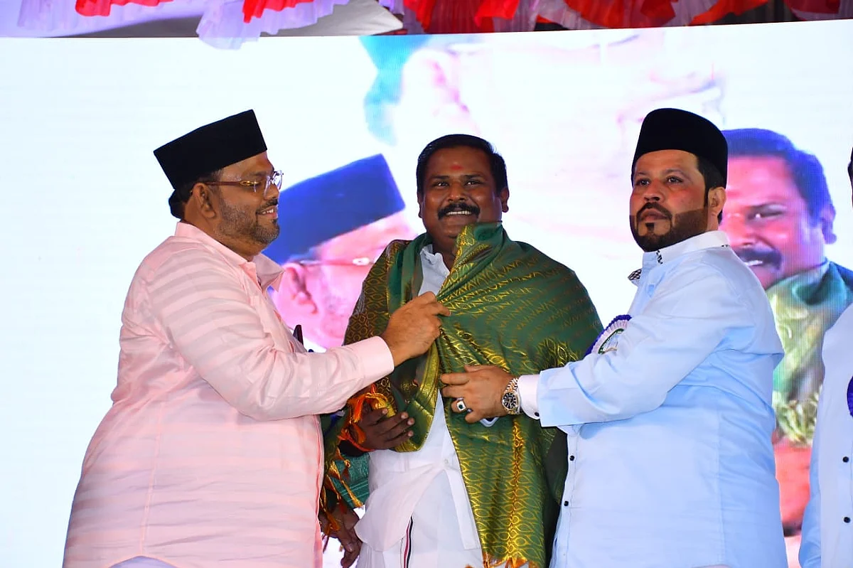 தனது ஊதியம் 8 லட்சத்தை திரும்ப கொடுத்து நெகிழவைத்த ராமநாதபுரம் இன்ஜினியர்!