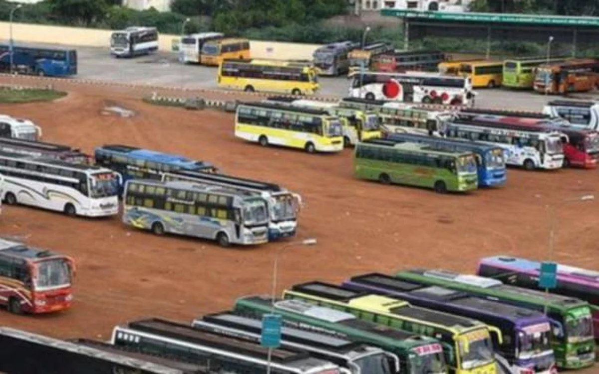அதிக கட்டணம் வசூல்; பயணிகளிடம் கொடுக்கப்பட்ட பணம்: ஆம்னி பேருந்துகளை தெறிக்கவிட்ட அதிகாரிகள்