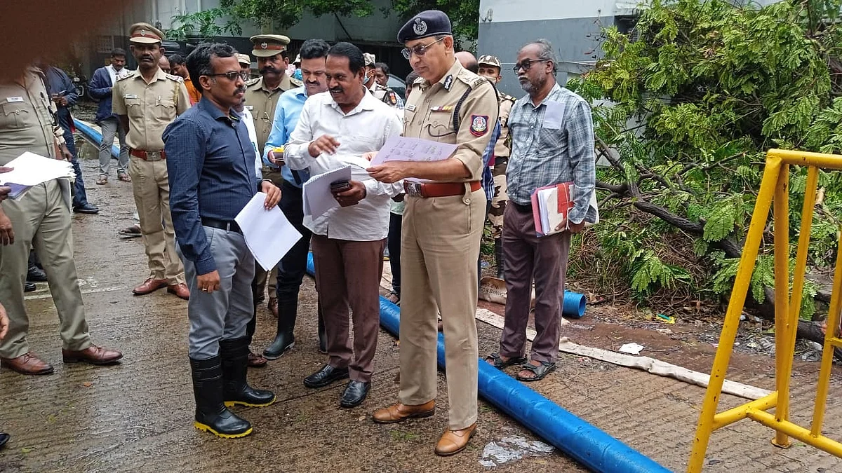 புயலால் சரிந்த மரங்கள் உடனடி அகற்றம்: ஆய்வு செய்த சென்னை காவல் ஆணையர் தகவல்