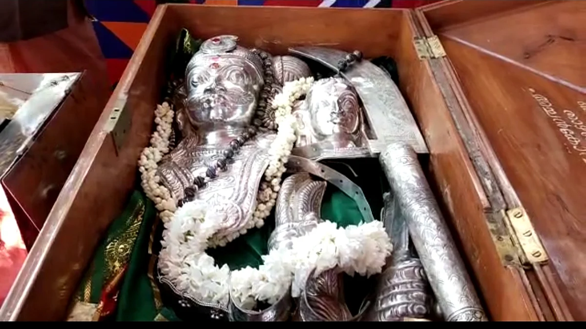 அச்சன்கோயில் ஐயப்பனுக்கு அணிவிக்க ஆபரணங்கள் வருகை!