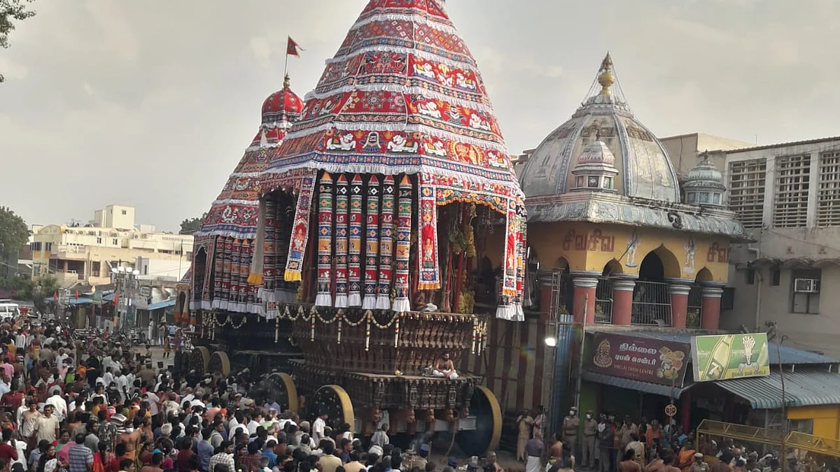 சிதம்பரம் நடராஜர் கோயில் தேரோட்டம்: மழையிலும் பக்தி பரவசத்துடன் வடம் பிடித்த பக்தர்கள்