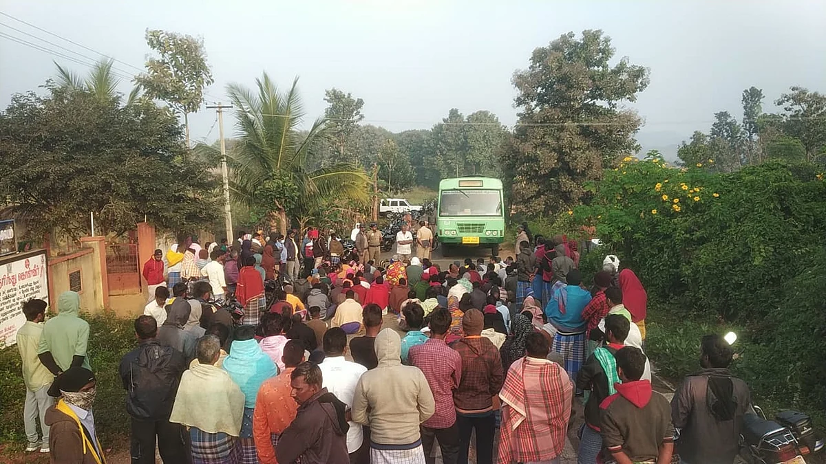 டாக்டரிடம் போனில் கேட்டு செவிலியர்கள் சிகிச்சை; தாய், சேய் உயிரிழப்பு: உறவினர்கள் மறியல்
