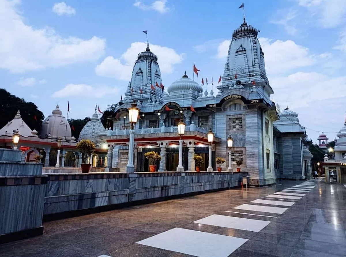 கோயிலுக்குள் கேக் பெட்டியில் வெடிகுண்டு உள்ளது: காவல் கட்டுப்பாட்டு அறைக்கு வந்த மர்மபோன்