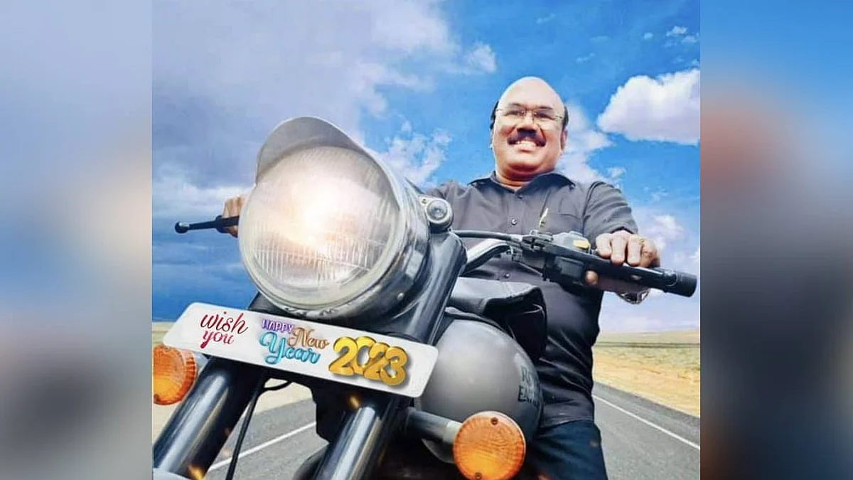 பைக் நம்பர் பிளைட்டில் 'விஷ் யூ ஹாப்பி நியூ இயர்': சர்ச்சையை ஏற்படுத்திய முன்னாள் அமைச்சர் ஜெயக்குமார் பதிவு