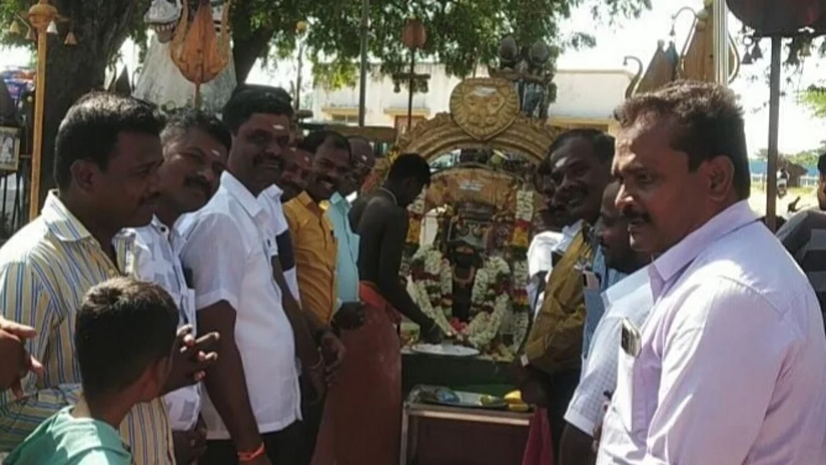 கொலை,கொள்ளை நடக்காமலிருக்க கருப்பண்ண சாமிக்கு கிடா வெட்டு பூஜை நடத்திய போலீஸார்: விநோத வழிபாடு