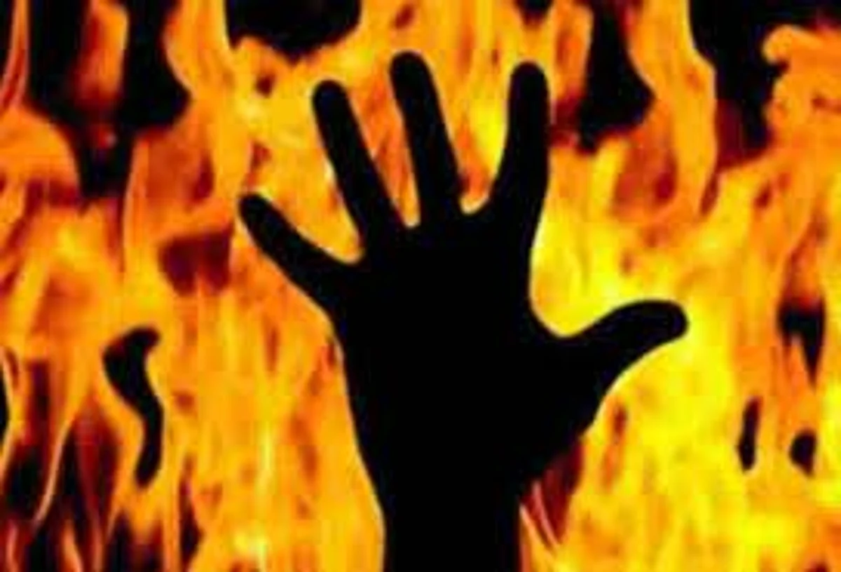 நள்ளிரவில் பெட்ரோல் ஊற்றி குடும்பமே எரிப்பு: ஹெராயின் கடத்தல் கும்பல் அட்டகாசம்