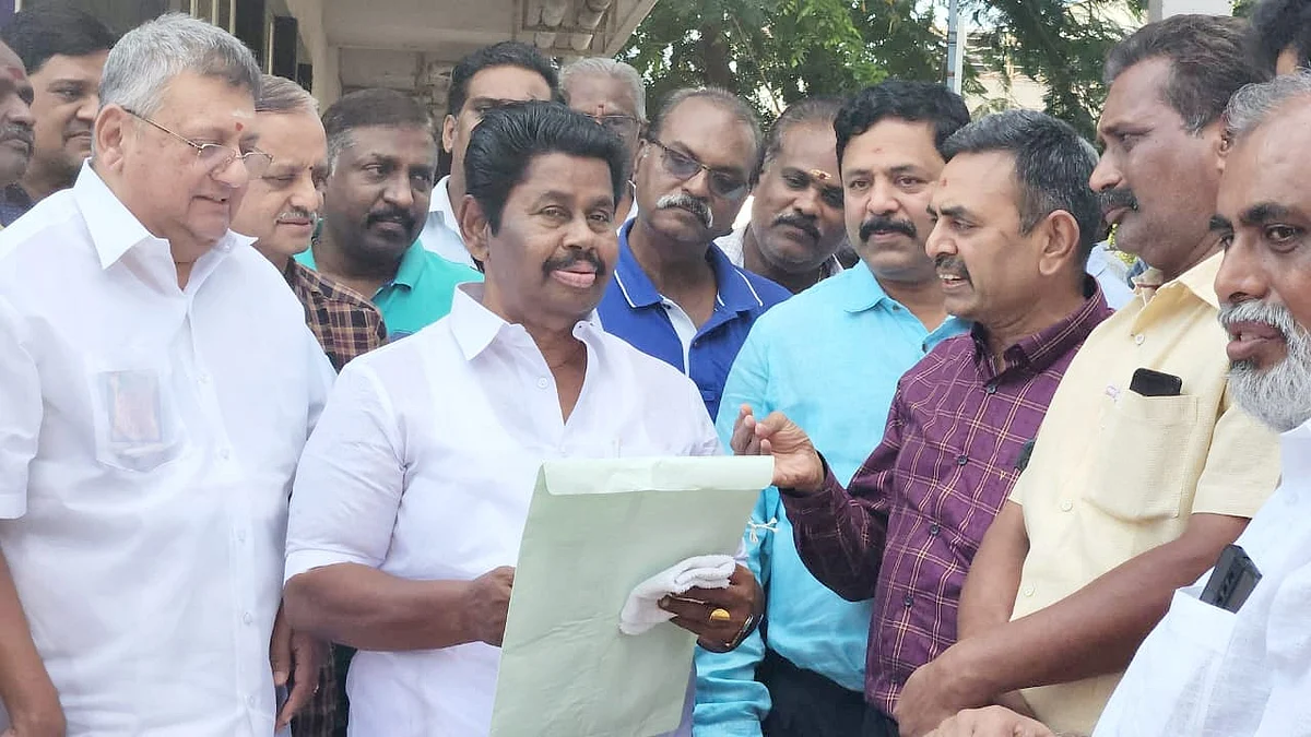 கும்பகோணம் வணிகர் சங்க பிரமுகர்களுடன் அன்பழகன் எம்எல்ஏ.