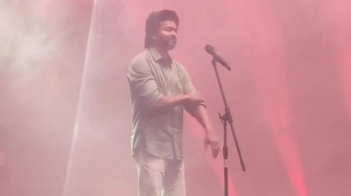 'வாரிசு' இசை வெளியீட்டு விழாவில் விஜய்.