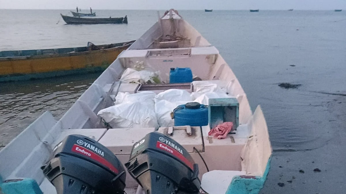இலங்கைக்கு கடத்த முயன்ற 630 கிலோ கடல் அட்டை, 2 படகுகளுடன் பறிமுதல்