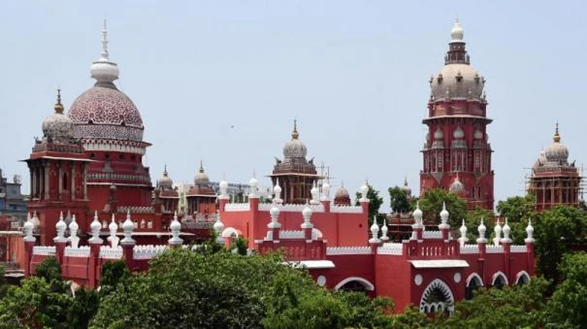 சென்னை வக்கீல் சங்கத்தேர்தலில் வன்முறை: வாக்குச்சாவடி சூறை