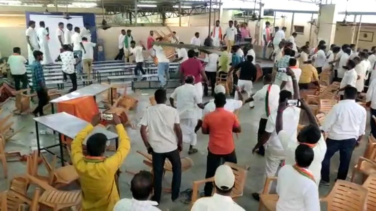 திராவிட கட்சிகளுக்கு சவால் விடும் பாஜக பதவிச் சண்டை: நாற்காலிகள், மண்டைகள் உடைந்தன