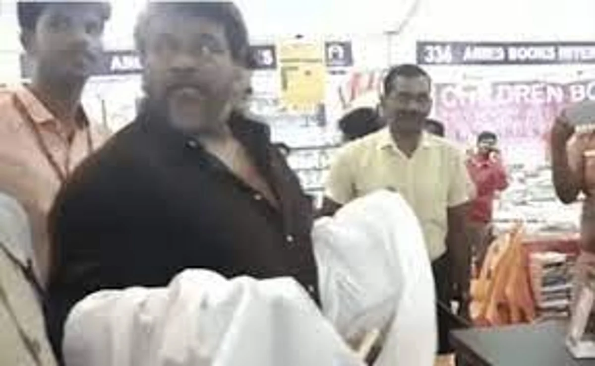 சிறைவாசிகளுக்காக மடிப்பிச்சை ஏந்திய இயக்குநர் பார்த்திபன்: வைரலாகும் வீடியோ