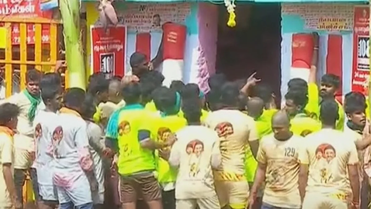 பாலமேடு ஜல்லிக்கட்டில் 10 பேர் ஆள்மாறாட்டம்: களத்தில் இருந்து உடனே வெளியேற்றம்!