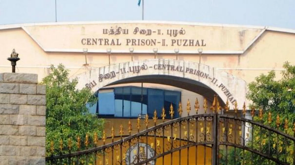 புழல் சிறைக்குள் கஞ்சா, செல்போன் பதுக்கலா?: 50-க்கும் மேற்பட்ட போலீஸார் சோதனை