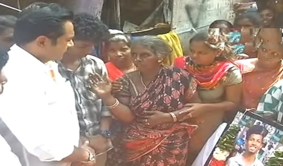 உலுக்கிய அஜித் ரசிகர் மரணம்; முதல் ஆளாக ஆறுதல் கூறிய சரத்குமார்: மாணவரின் தாயார் கண்ணீர்
