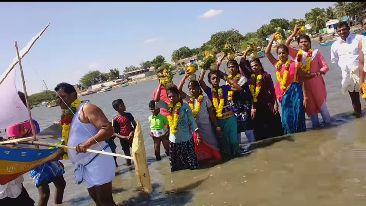 அம்மனாக சித்தரிக்கப்படும் 7 சிறுமிகள்: சப்த கன்னியர் கடல் அன்னை வழிபாடு!