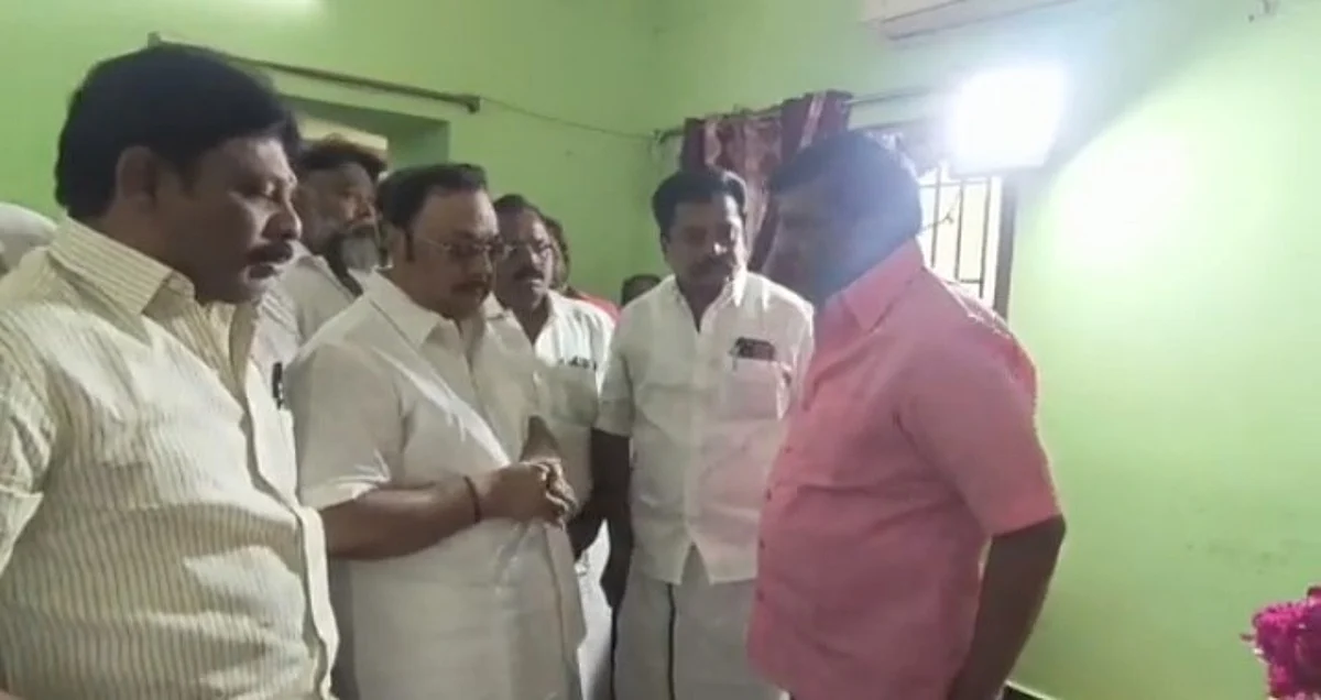 நடிகர் வடிவேலு வீட்டிற்கு நேரில் சென்று ஆறுதல் கூறிய மு.க.அழகிரி